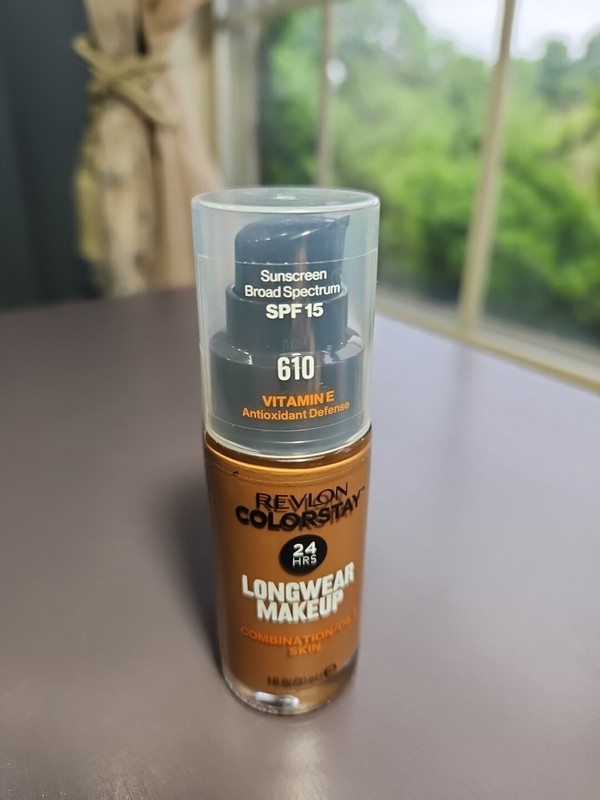 Revlon ColorStay #610 Liquid Matte Finish Foundation SPF 15 With Vitamin E