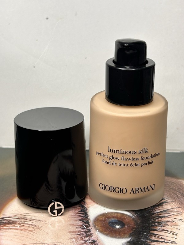 ORIGINAL FORMULA! Giorgio Armani ~ 3.8 Fair Golden ~ Luminous Silk Foundation