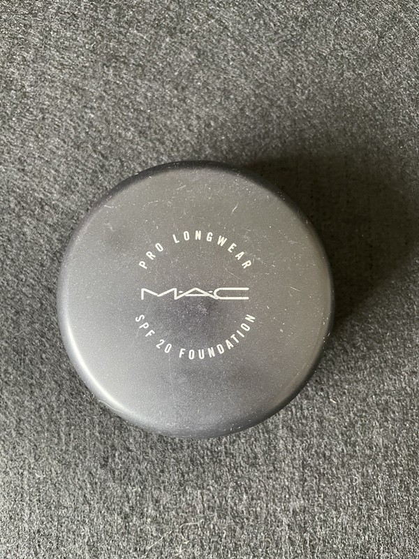 New, No Box MAC Pro Longwear SPF 20 Compact Foundation NC25 Read Description!