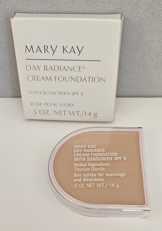 Mary Kay Day Radiance Cream Foundation Rose Petal Ivory #6296 – NOS – Rare HTF