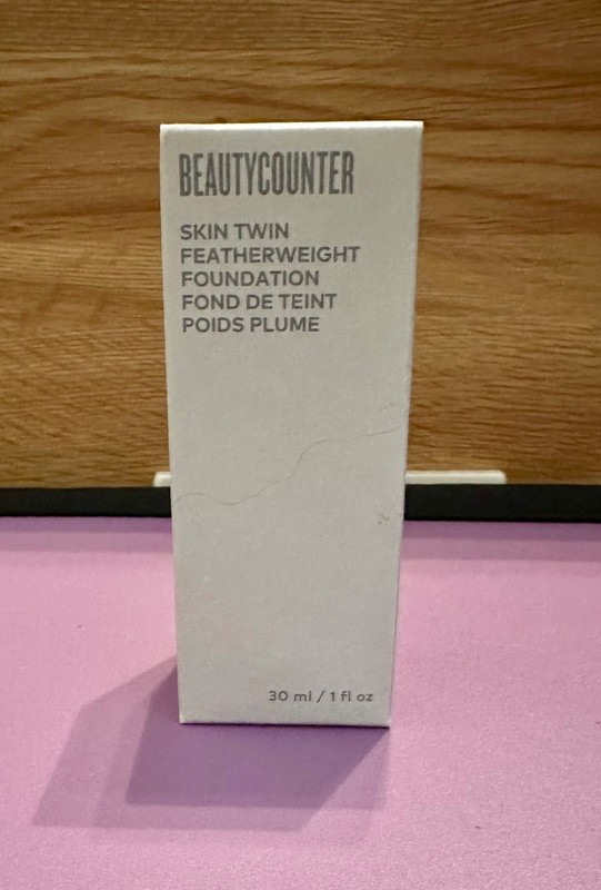 NIB BeautyCounter Skin Twin Featherweight Foundation Light 240