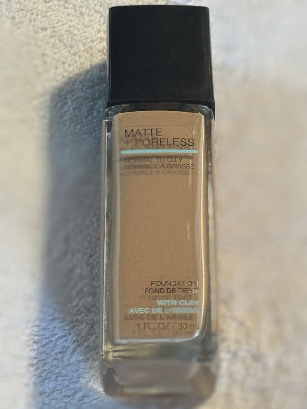 Maybelline Fit Me Matte + Poreless Foundation 130 Buff Beige
