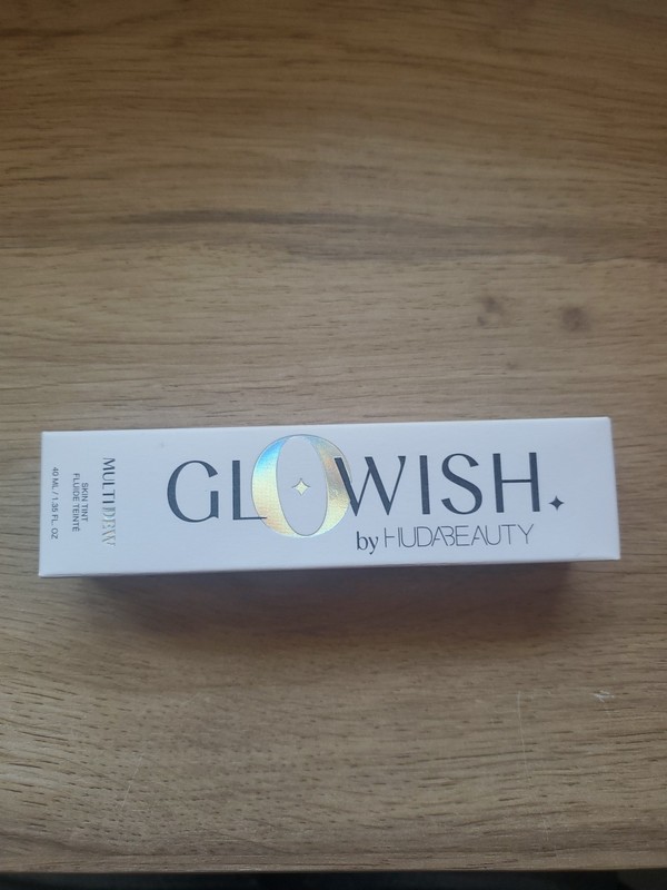 GLOWISH by HUDA BEAUTY MultiDew Skin Tint 1.35 fl oz LIGHT MEDIUM 04 New In Box