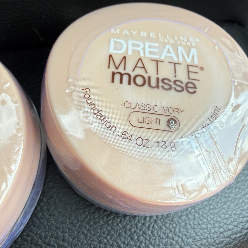 Maybelline Dream Matte Mouse Classic Ivory Light 2 LOT OF 2 gallery