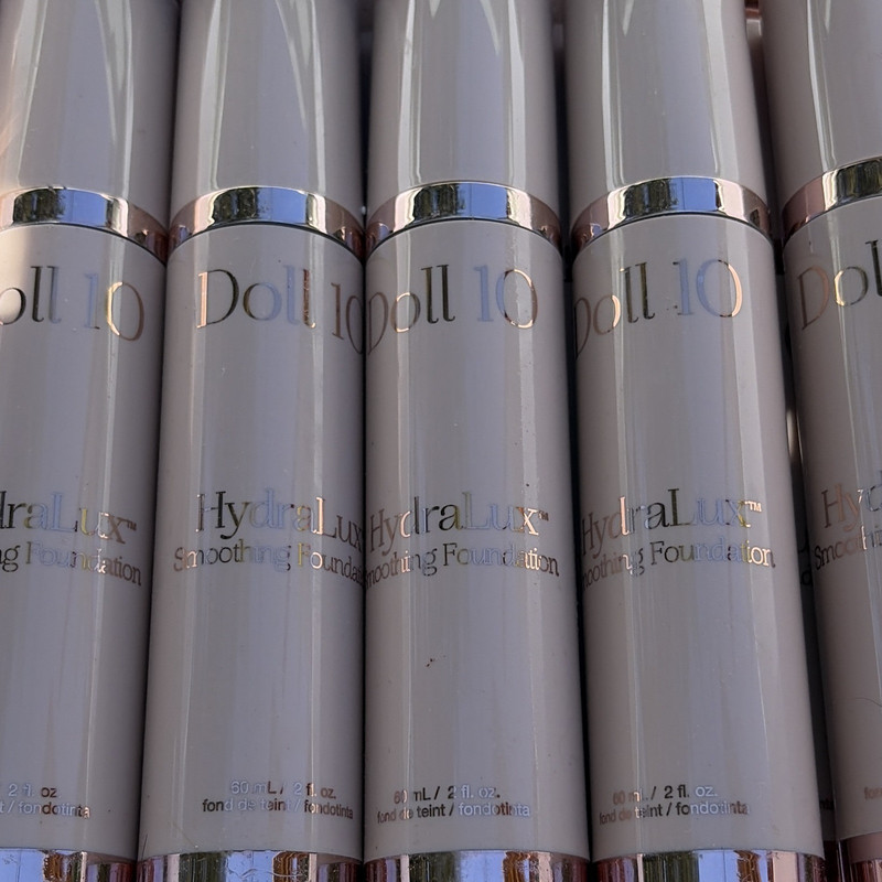 Doll 10 HydraLux Smoothing + Soothing Foundation Makeup, 2 fl oz