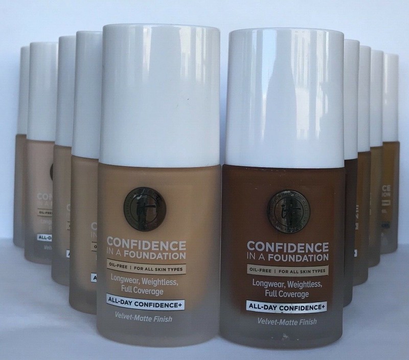 IT COSMETICS Confidence in a Foundation (CHOOSE SHADE) *New-without-box**