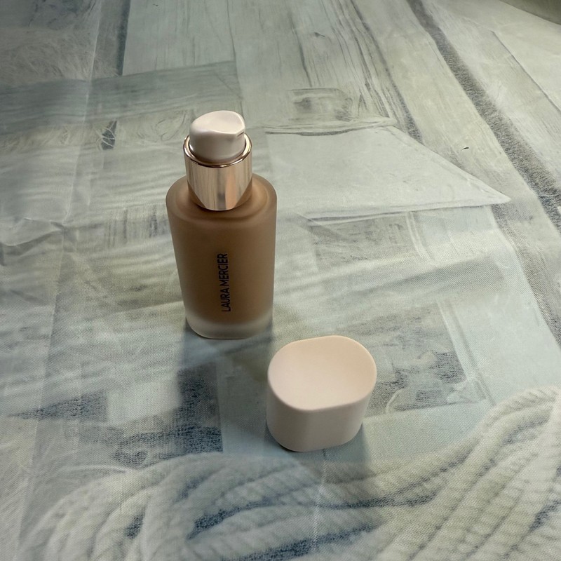 Laura Mercier Real Flawless Weightless Perfecting Foundation - 3C2 TOFFEE 2 Pack gallery
