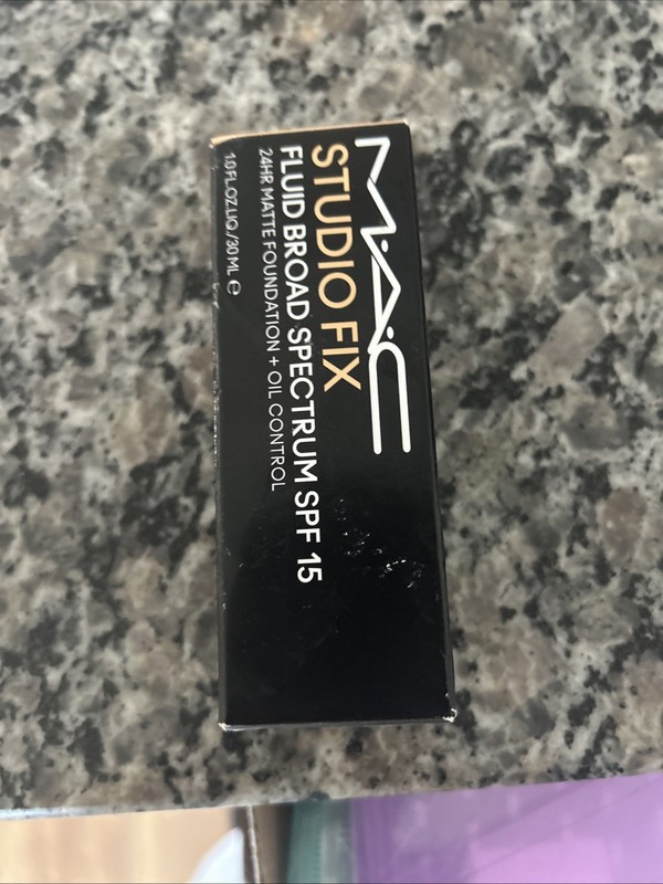 MAC Studio Fix Fluid Broad Spectrum SPF 15 24hr Matte Foundation NEW IN BOX