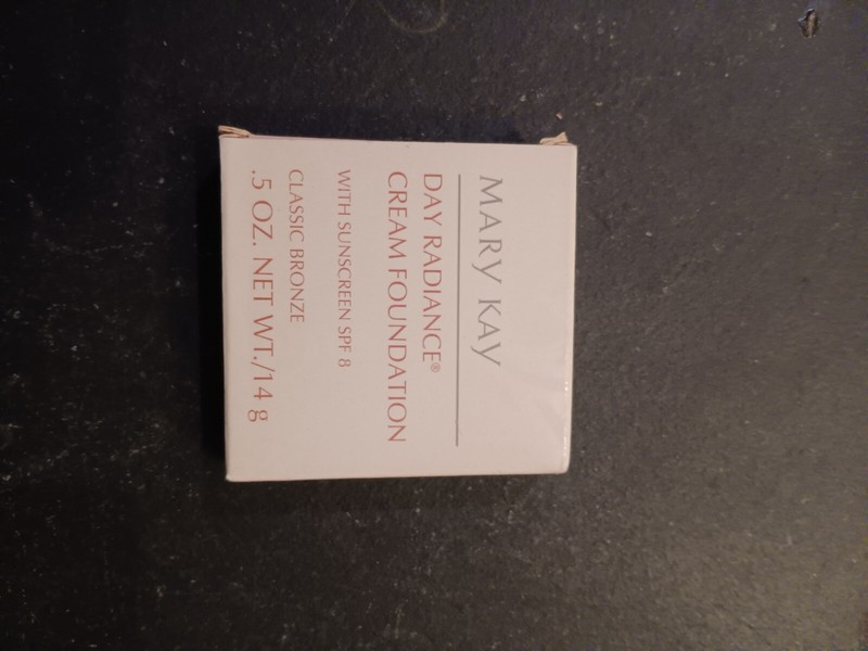 Mary Kay Day Radiance Cream Foundation Classic Bronze SPF 8 Makeup 0.5oz 14g