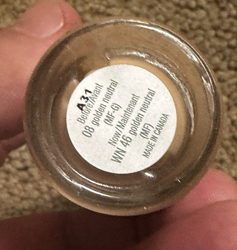 Clinique Beyond Perfecting Foundation & Concealer - # 01 Linen (VF-N) 30ml/1oz gallery