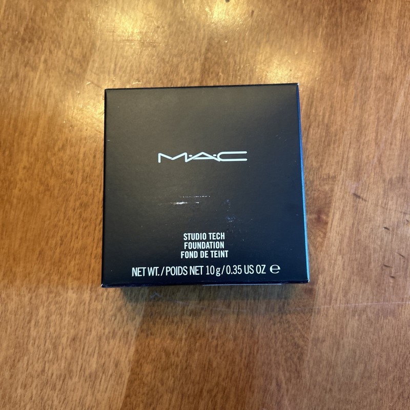 Mac Studio Tech Foundation 0.35 oz / 10 g ~ Shade NW30 ~ New Sealed