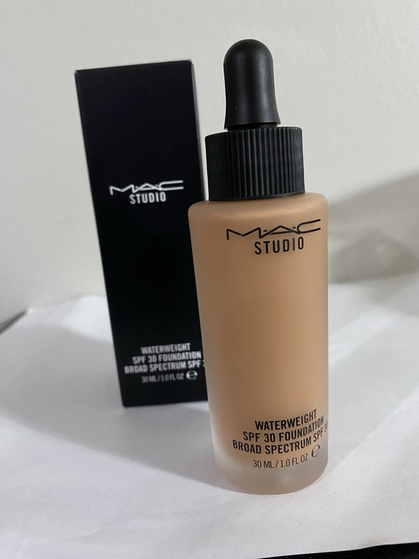 MAC Studio Waterweight SPF 30 Foundation Broad Spectrum, 1 OZ, NW35