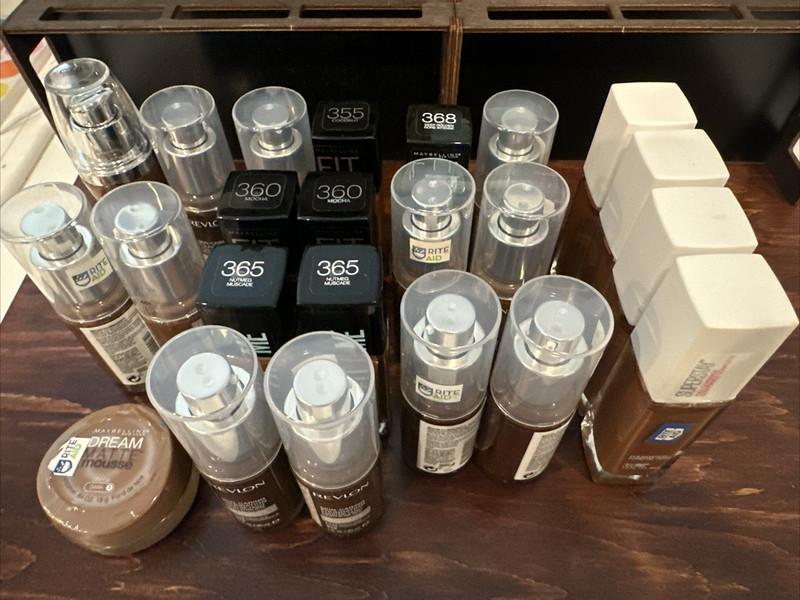 Lot of 23 New 1 Oz Maybelline, Revlon, L’Oreal Foundation * Mocha Coconut Nutmeg