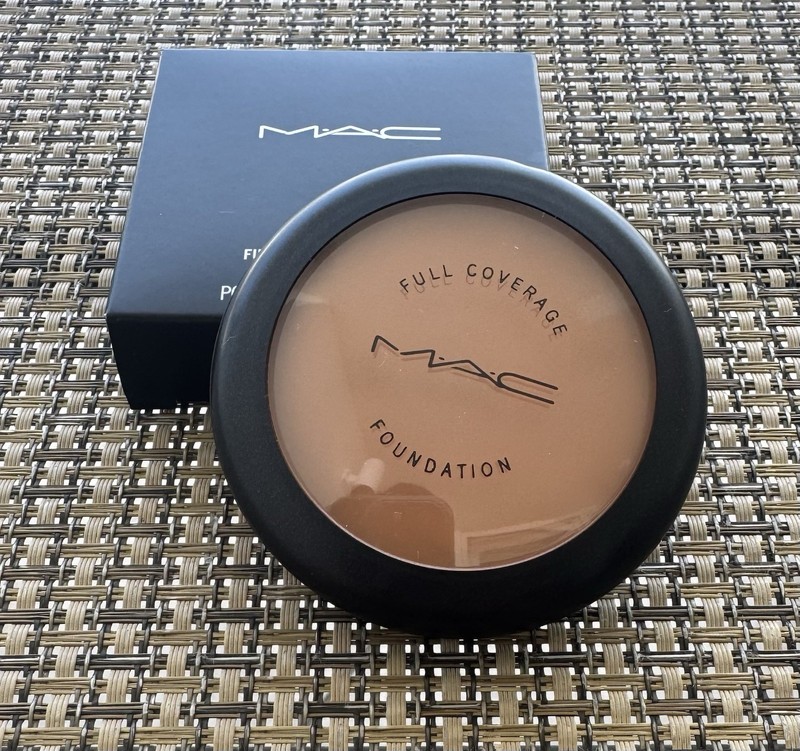 MAC PRO Full Coverage Foundation NW30 100% Authentic gallery