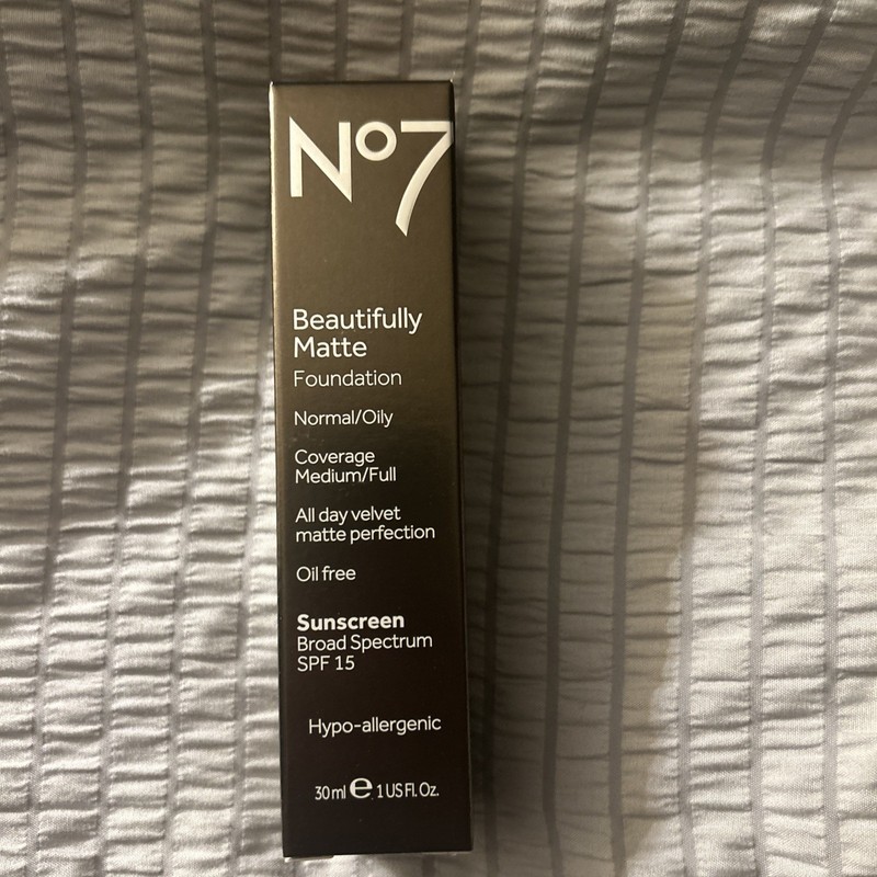 No7 Beautifully Matte Foundation LATTE SPF15 Normal/Oily Exp 11/2021 NIB
