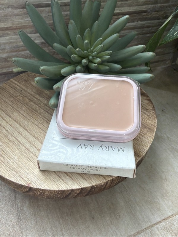 Mary Kay Day Radiance Cream Foundation CREAMY IVORY NOS .50 OZ