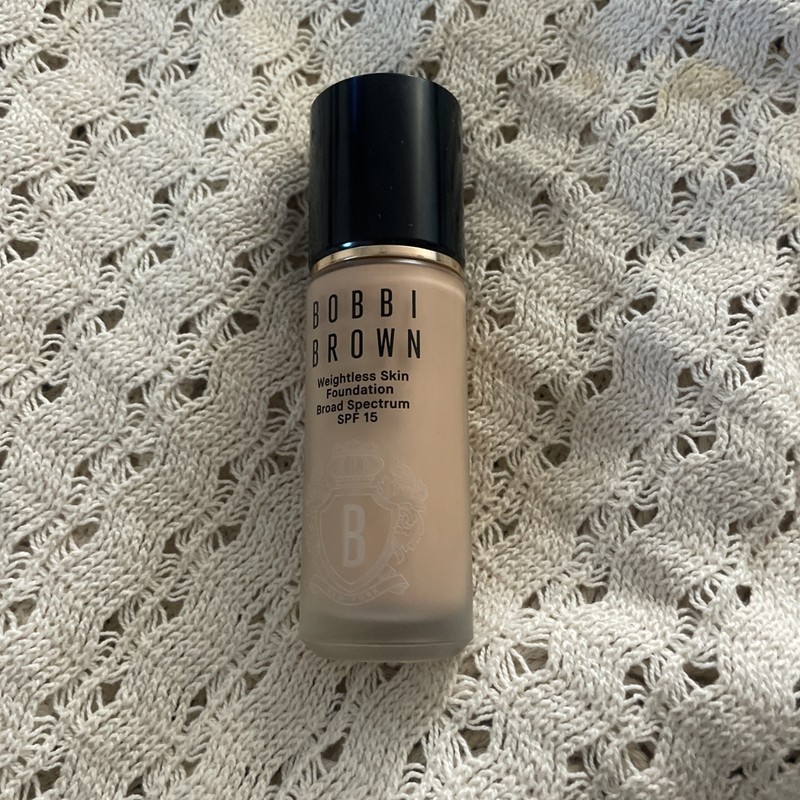 Bobbo Brown Weightless Skin Foundation SPF 15 In C-046 Cool Beige 1 fl.oz New