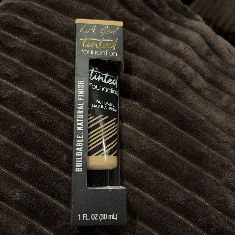 LA Girl Tinted Foundation GLM756 Warm Beige Buildable Natural Finish