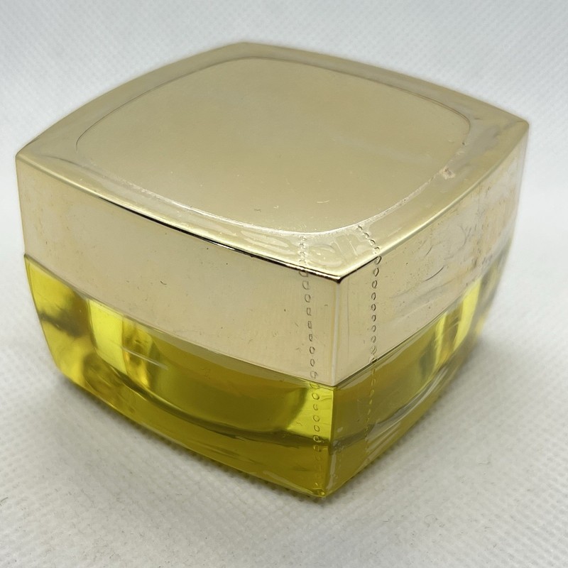 Signature DOUBLE HYALURONIC 1000 AN OUNCE OF GOLD VOLUMIZING DAY CREAM SPF30+1oz
