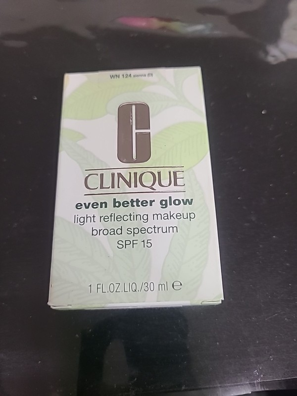 Clinique Even Better Glow Light Reflecting Makeup Spf 15 1oz/30ml Sienna
