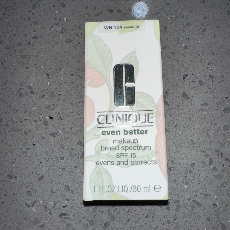 Clinique Even Better makeup broad spectrum spf 15 WN124 Sienna (D)