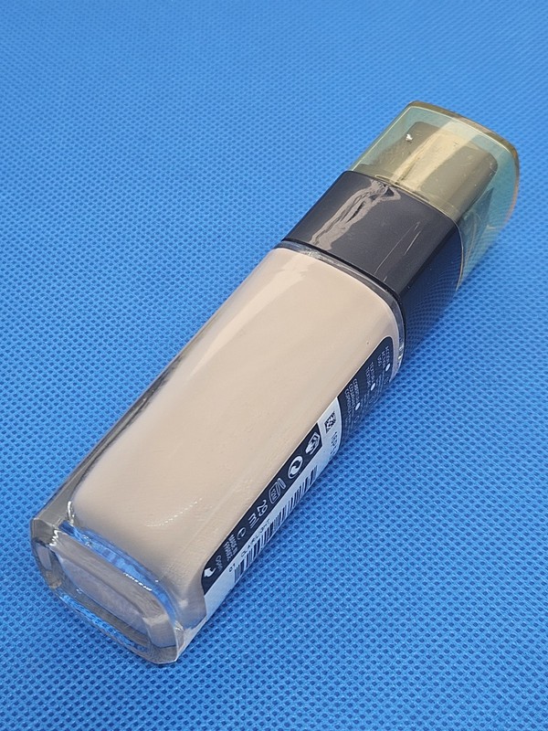 L'Oreal Infallible Sculpt Foundation 29ml / 1 Fl. oz 01 LIGHT/CLAIR gallery