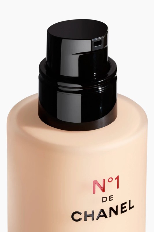 No 1 de CHANEL RED CAMELLIA REVITALIZING FOUNDATION BD01