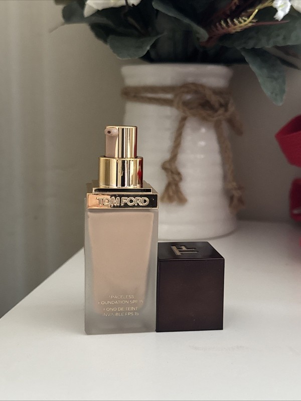 Tom Ford Traceless Foundation Broad Spectrum SPF 15 1oz/30ml 01 ALABASTER