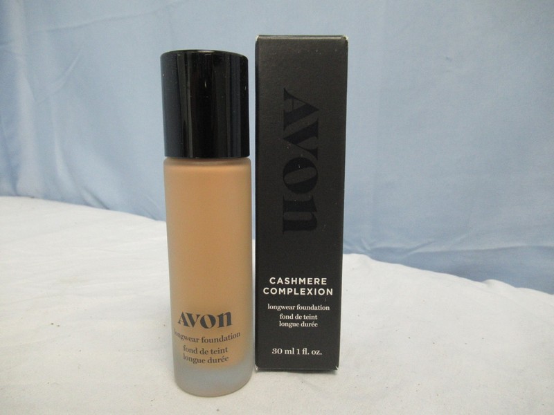 AVON Cashmere Complexion Longwear Foundation PRALINE 1 fl oz 888761443898