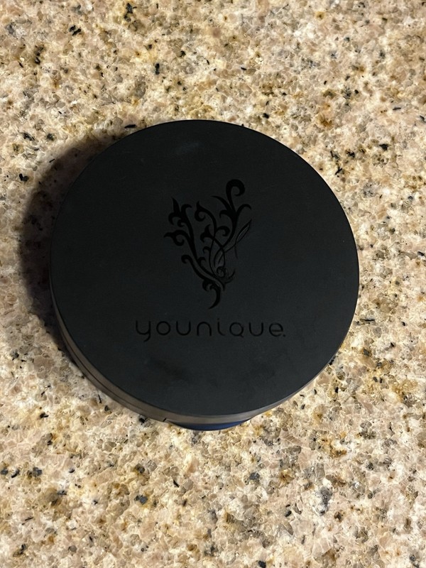 Younique Pressed Powder Foundation, Poplin. Authentic, New.