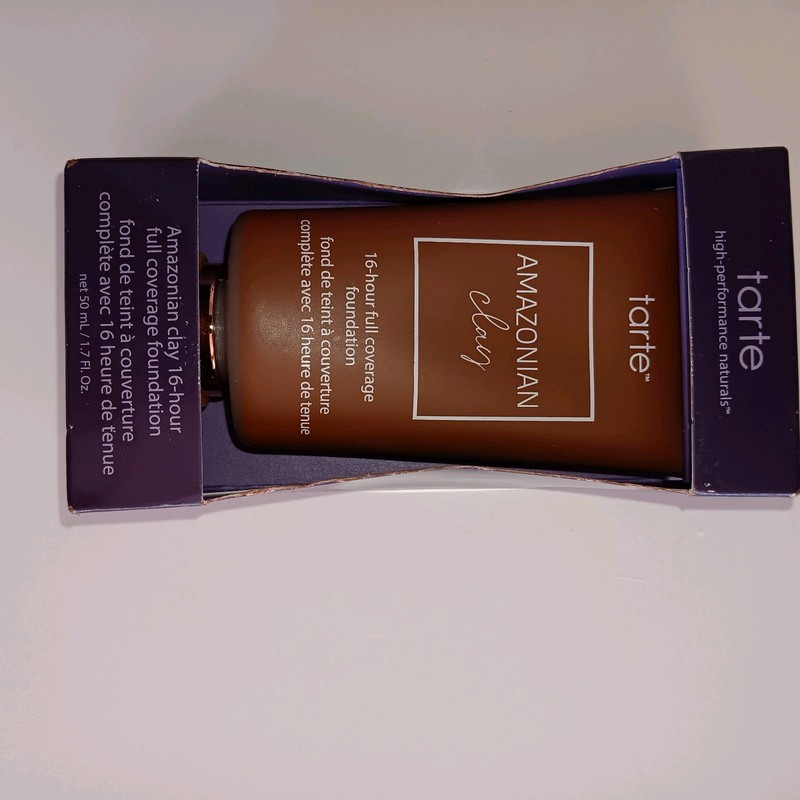 tarte amazonian clay foundation. 16 Hr, 57n, Rich Neutral. New.