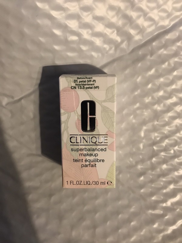 Clinique Superbalanced MakeUp - No. 01 / CN 13.5 Petal 30ml/1oz Foundation READ gallery