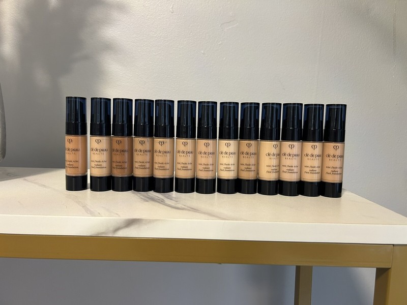 Clè De Peau Beautè Radiant Fluid Foundation O60 9 ml 0.3 Oz