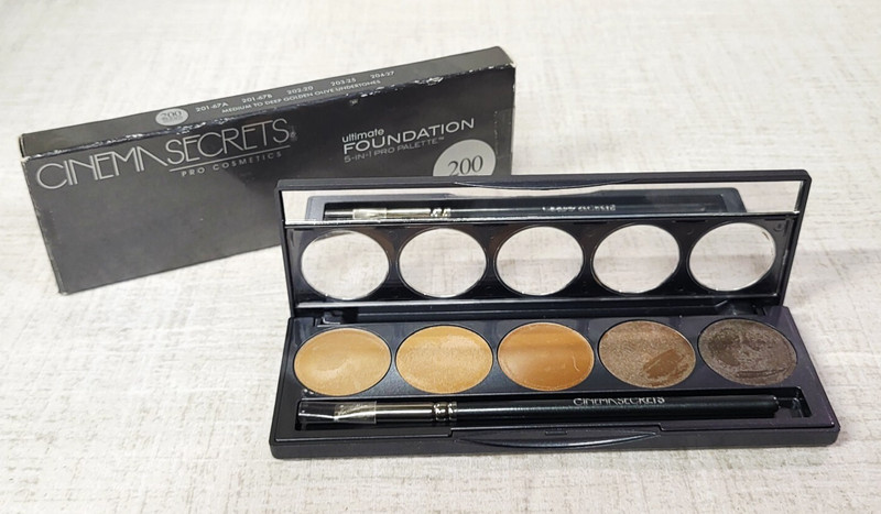 Cinema Secrets Ultimate Foundation 5 in 1 Pro Palette 200 Series Medium To Deep