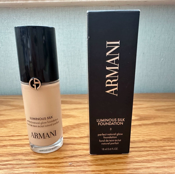 Armani Beauty Luminous Silk Natural Blurring Liquid Foundation,44 colors,0.6 oz gallery