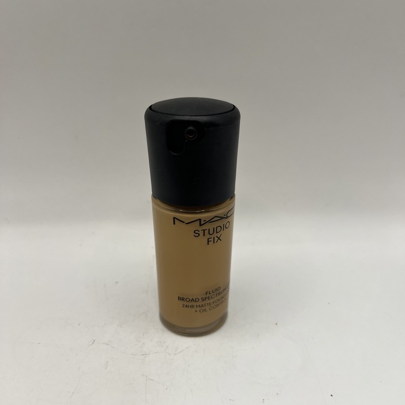 MAC NC42 Studio Fix Fluid SPF 15 Original Formula Broad Spectrum, 1 Fl Oz
