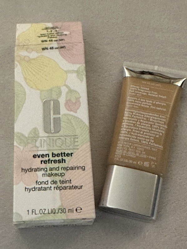 Clinique Even Better Refresh Hydrating and Repairing Makeup WN 48 Oat (MF) 1floz gallery