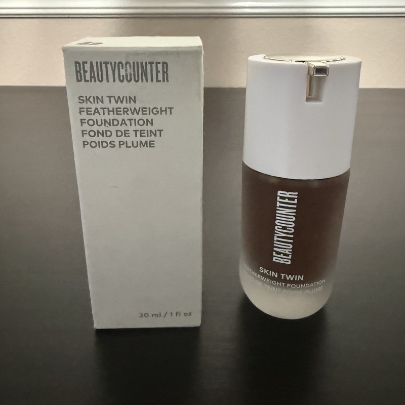BEAUTYCOUNTER -SHADE: Deep 660- Skin Twin Featherweight Plumping Foundation-NEW! gallery