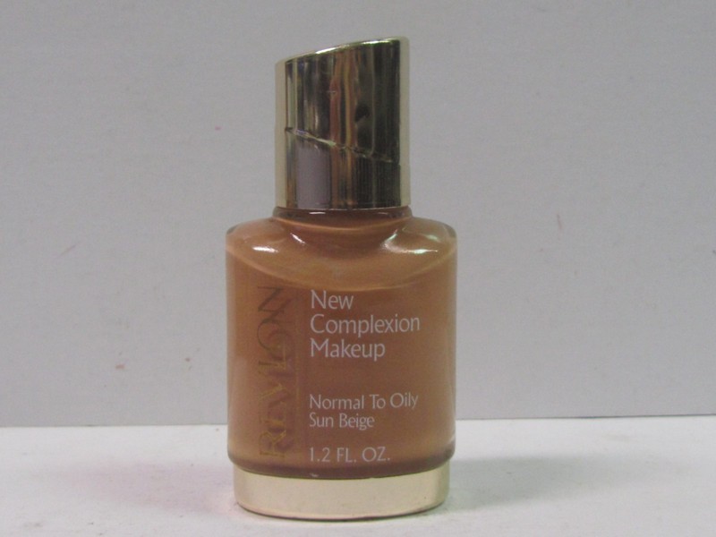Revlon New Complexion Makeup Normal to Oily color Sun Beige 1.20 oz Brand New