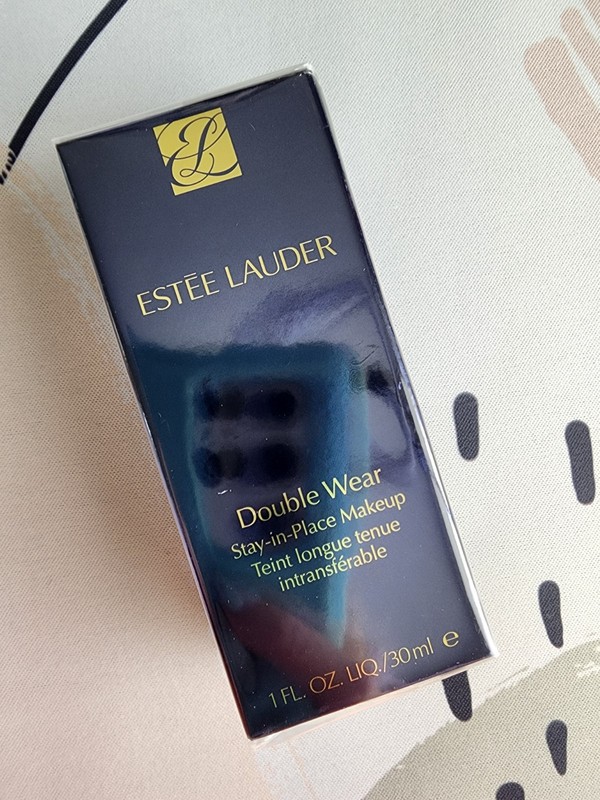 ESTÉE LAUDER – Double Wear Stay-In-Place Makeup Foundation – 1C0 Shell – 1 fl oz