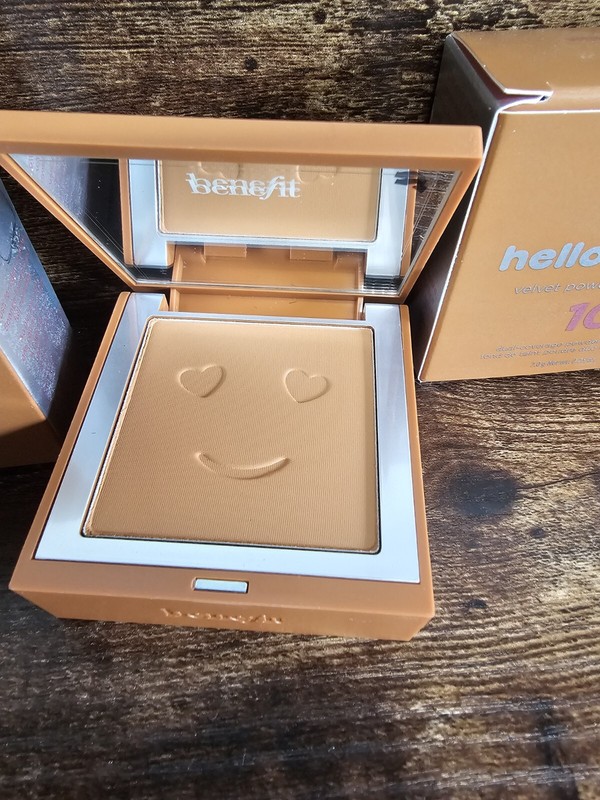 3 BENEFIT COSMETICS Hello Happy Velvet Powder Foundation Shade 10 Medium Warm gallery