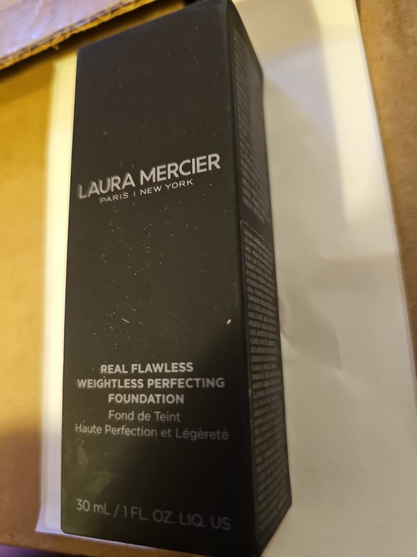 Laura Mercier Real Flawless Weightless Perfecting Foundation 3C2 Toffee New