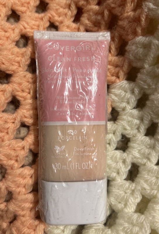 COVERGIRL Clean Fresh Skin Milk Foundation 510 Porcelain 30 Ml 1fl OZ NEW