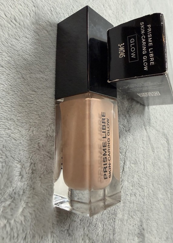 Givenchy Foundation Prisme Libre Skin Caring Glow 3-W245 Full Size 30ml NWB gallery