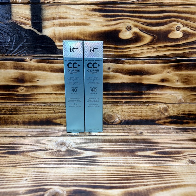 IT Cosmetics Your Skin But Better CC+ Oil Free Matte SPF/FPS 40. 1.08 oz 2Pack