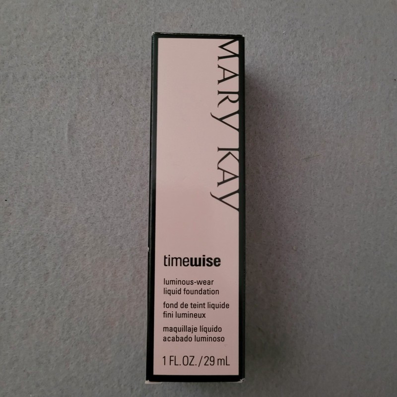 Mary Kay TimeWise Matte Wear Liquid Foundation Ivory 2 #038697 1oz Full Size New