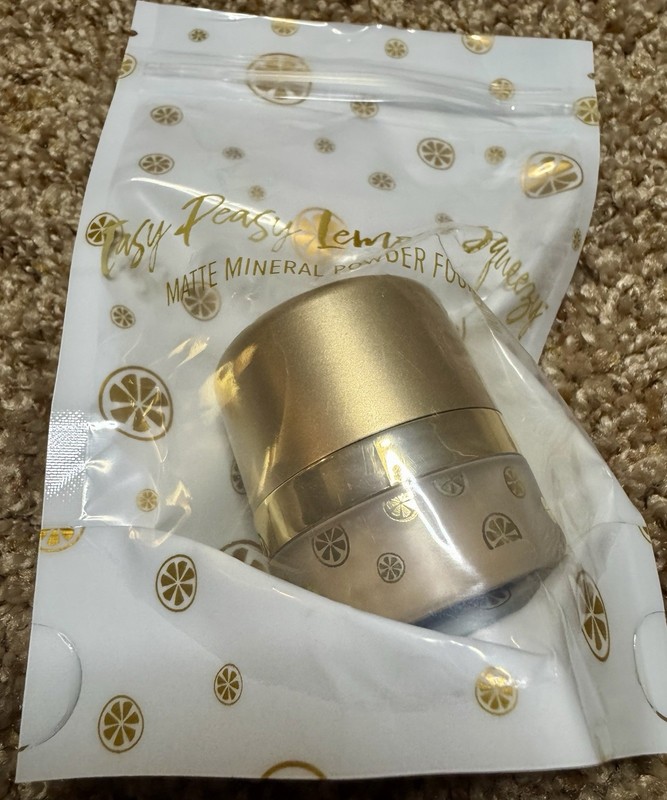 Belle Beauty Easy Peasy Powder Matte Mineral Foundation in LIGHT 0.16oz Travel