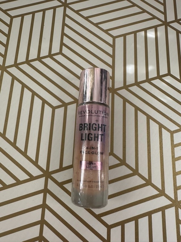 Revolution Beauty Bright Light 4-in-1 Face Glow Make Up Luminous Light 0.77 Oz
