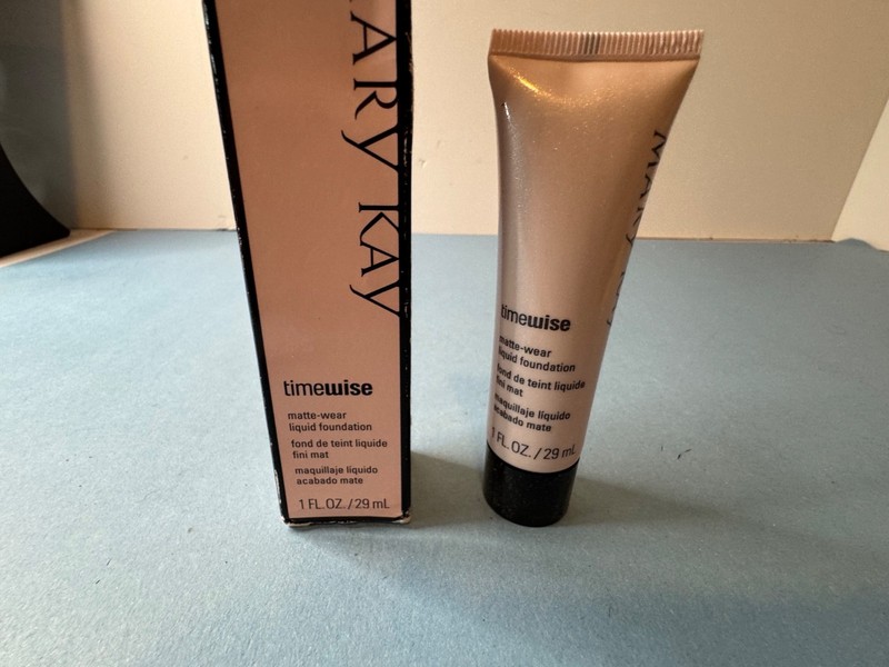 Mary Kay TimeWise Matte Wear Liquid Foundation – Ivory 4 – Normal/Dry NIB