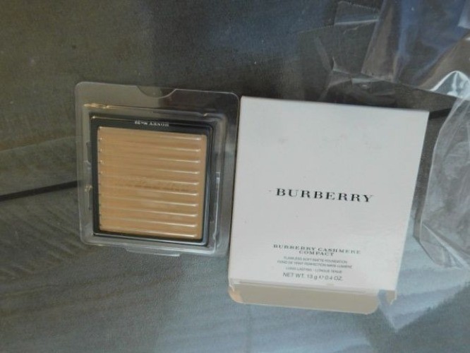 Burberry Cashmere Soft Matt Foundation Honey Tester NEW in Box